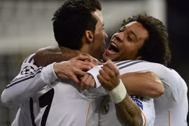 Video Real Madrid hủy diệt Galatasaray để giành vé đi tiếp