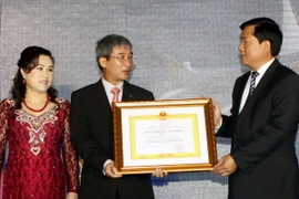 Năm 2013, hơn 9 triệu hành khách đã đến Tân Sơn Nhất