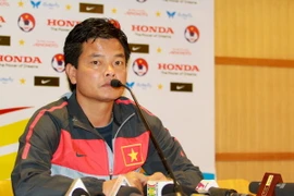 HLV Nguyễn Văn Sỹ đổ lỗi cho sai lầm của Tấn Trường