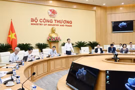 Bộ trưởng Nguyễn Hồng Diên chủ trì cuộc họp về thúc đẩy triển khai các dự án điện khí, điện gió ngoài khơi theo Quy hoạch điện VIII. (Ảnh: Đức Duy/Vietnam+)