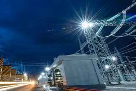 Trạm biến áp và đường dây 220/500kV kết hợp điện Mặt Trời Trung Nam-Thuận Nam. (Ảnh: TTXVN