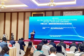 Ông Hoàng Minh Chiến, Phó Cục trưởng Cục Xúc tiến thương mại phát biểu tại Hội nghị Xúc tiến Thương mại, Đầu tư và Kết nối giao thương Việt Nam-Trung Quốc (Sơn Đông). (Ảnh: Xuân Quảng/Vietnam+) 