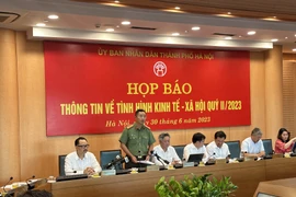 Đại tá Nguyễn Thành Long, Phó Giám đốc Công an Hà Nội thông tin với báo chí vụ việc bắn nhầm dê tại huyện Mỹ Đức. (Ảnh: Xuân Quảng/Vietnam+)