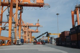 Xuất khẩu hàng hóa của Việt Nam tại cảng khu vực phía Bắc. (Ảnh: Đức Duy/Vietnam+)