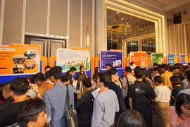 Các doanh nghiệp tham gia liên kết hỗ trợ về thương mại điện tử xuyên biên giới. (Ảnh: Đức Duy/Vietnam+)