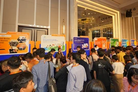 Các doanh nghiệp tham gia liên kết hỗ trợ về thương mại điện tử xuyên biên giới. (Ảnh: Đức Duy/Vietnam+)