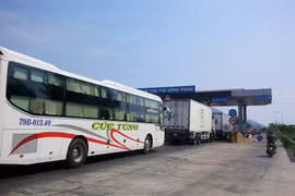 Mức phí khá là cao trong khi có những con đường lưu lượng giao thông rất lớn, lãi thu về thực chất rất cao. (Ảnh: Doãn Đức/Vietnam+)