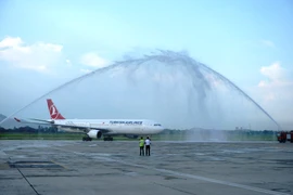 Máy bay của hãng hàng không quốc gia Thổ Nhĩ Kỳ Turkish Airlines hạ cánh xuống sân bay Nội Bài. (Ảnh: Việt Hùng/Vietnam+)