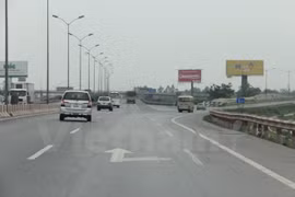 Phương tiện lưu thông trên tuyến đường cao tốc Pháp Vân-Cầu Giẽ. (Ảnh: Việt Hùng/Vietnam+)