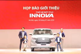 Mẫu xe Innova hoàn toàn mới 2016 với giá bán từ triệu đồng 793 triệu đồng và cao nhất là 995 triệu đồng. (Ảnh: Doãn Đức/Vietnam+)