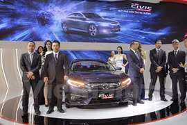 Honda Civic thế hệ thứ 10-2016 hoàn toàn mới nhập khẩu từ Thái Lan. (Ảnh: Doãn Đức/Vietnam+)