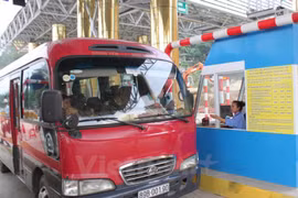 Phí đường BOT cao, cự ly các trạm BOT dày đặc đang là vấn đề bức xúc với doanh nghiệp vận tải. (Ảnh: Việt Hùng/Vietnam+)