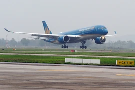 Siêu máy bay Airbus A350 thứ 5 của Vietnam Airlines hạ cánh tại sân bay Nội Bài. (Ảnh: Vietnam Airlines cung cấp)