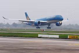 Siêu máy bay Airbus A350 thứ 5 của Vietnam Airlines hạ cánh tại sân bay Nội Bài. (Ảnh: Vietnam Airlines cung cấp)