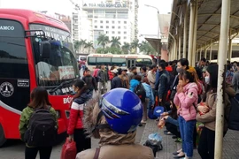Nhiều nhà xe tại bến xe Mỹ Đình đã tổ chức đình công, phản đối điều chuyển luồng tuyến. (Ảnh: Văn Minh/Vietnam+)