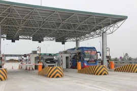 Bộ Giao thông Vận tải và Tài chính sẽ ngồi lại để rà soát lộ trình tăng phí và thời gian thu phí trạm BOT. (Ảnh: Việt Hùng/Vietnam+)