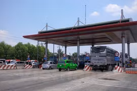 Tổng cục Đường bộ kiểm tra, giám sát hệ thống các trạm thu phí tại các trạm thu phí dự án BOT. (Ảnh: Doãn Đức/Vietnam+)