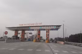 Trạm thu phí Nam Cầu Giẽ của dự án BOT Quốc lộ 1 qua Hà Nam chuẩn bị được vận hành thu phí hoàn vốn. (Ảnh: Việt Hùng/Vietnam+)