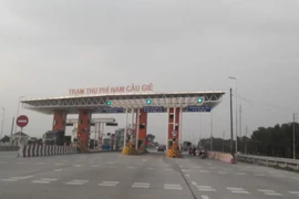 Trạm thu phí Nam Cầu Giẽ của dự án BOT Quốc lộ 1 qua Hà Nam chuẩn bị được vận hành thu phí hoàn vốn. (Ảnh: Việt Hùng/Vietnam+)