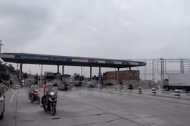 Trạm thu phí trên Quốc lộ 5 Hà Nội-Hải Phòng. (Ảnh: Việt Hùng/Vietnam+)
