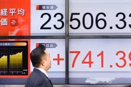 Bảng tỷ giá chứng khoán tại thủ đô Tokyo, Nhật Bản. (Nguồn: Kyodo/TTXVN)