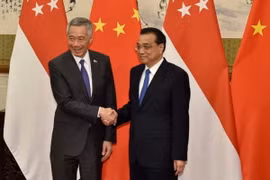 Thủ tướng Trung Quốc Lý Khắc Cường và người đồng cấp Singapore Lý Hiển Long. (Nguồn: Reuters)