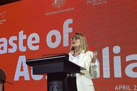 Bà Karen Lanyon, Tổng lãnh sự Australia, giới thiệu chương trình Taste of Australia 2018. (Ảnh: Thế Anh/TTXVN)