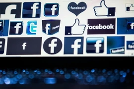 Biểu tượng Facebook trên màn hình máy tính. (Nguồn: AFP/TTXVN)