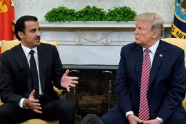 Tổng thống Mỹ Donald Trump tiếp Quốc vương Qatar Tamim bin Hamad Al-Thani tại Nhà Trắng. (Nguồn: Reuters)