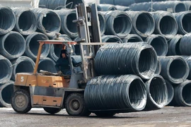 Sản xuất thép tại một nhà máy ở tỉnh Liêu Ninh, Trung Quốc. (Nguồn: AFP/TTXVN)