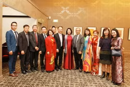Phó Chủ tịch nước Đặng Thị Ngọc Thịnh tiếp Đại diện kiều bào tiêu biểu tại Australia. (Ảnh: Quang Hải/TTXVN)
