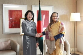 Phó Chủ tịch nước Đặng Thị Ngọc Thịnh gặp song phương Thủ tướng Bangladesh Sheikh Hasina. (Ảnh: Quang Hải/TTXVN)