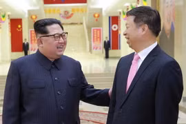 Nhà lãnh đạo Triều Tiên Kim Jong-un tiếp thân mật Trưởng Ban Liên lạc đối ngoại trung ương Đảng Cộng sản Trung Quốc Tống Đào. (Nguồn: Reuters)