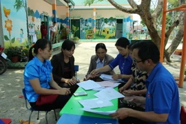 Giáo viên trường Mầm non Lộc Nam. (Ảnh: Đặng Tuấn/TTXVN) 