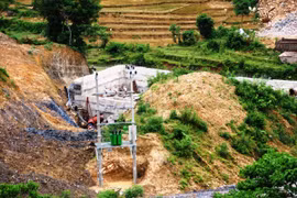 Dự án Thủy điện Suối Mu xây dựng tại khu vực Thác Mu, huyện Lạc Sơn, tỉnh Hòa Bình. (Ảnh: H.V/Vietnam+)