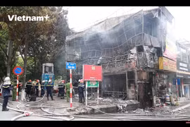 [Video] Cháy lớn thiêu rụi toàn bộ một cửa hàng trên đường Hồ Tùng Mậu