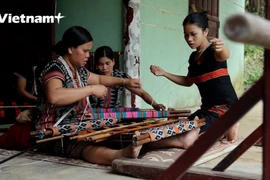 [Video] Về Đông Giang xem người Cơ Tu gìn giữ nghề dệt truyền thống