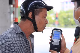 [Video] Mạnh tay xử lý vi phạm nồng độ cồn khi tham gia giao thông