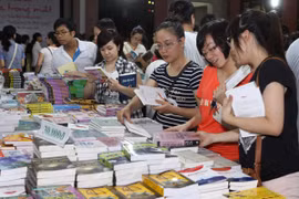 “Hà Nội - Thành phố vì hòa bình” qua những trang sách 