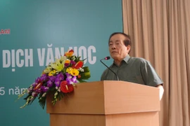 Chủ tịch Hội Nhà văn Việt Nam phát biểu trong lễ ra mắt Trung tâm Dịch Văn học sáng 26/5 (Ảnh: An Ngọc/Vietnam+)