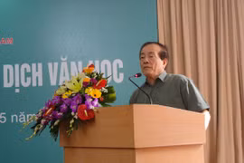 Chủ tịch Hội Nhà văn Việt Nam phát biểu trong lễ ra mắt Trung tâm Dịch Văn học sáng 26/5 (Ảnh: An Ngọc/Vietnam+)