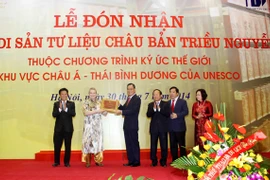 Đón bằng công nhận Di sản tư liệu Châu bản triều Nguyễn 