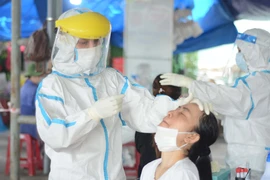 [Photo] Đà Nẵng xét nghiệm COVID-19 cho toàn bộ tiểu thương chợ Cẩm Lệ