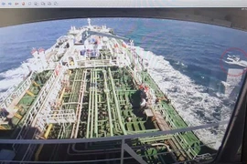 Tàu chở dầu MT Hankuk Chemi của Hàn Quốc được áp giải tới khu cảng ở Bandar Abbas ở miền Nam Iran sau khi bị bắt giữ với cáo buộc gây ô nhiễm, ngày 4/1/2021. (Nguồn: Yonhap/TTXVN) 