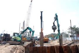 Thi công Dự án hầm chui nút giao thông Nguyễn Văn Linh-Nguyễn Hữu Thọ (Quận 7, Thành phố Hồ Chí Minh). (Ảnh: Tiến Lực/TTXVN) 