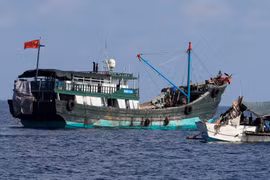 Ngư dân Indonesia cho biết họ phải làm việc trung bình hơn 18 giờ mỗi ngày trên tàu cá Trung Quốc. (Nguồn: Reuters) 