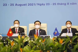 Chủ tịch Quốc hội Vương Đình Huệ cùng các vị lãnh đạo Quốc hội tham dự Lễ khai mạc Đại hội đồng AIPA lần thứ 42. (Ảnh: Doãn Tấn/TTXVN) 