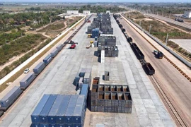 Một góc nhà ga hàng hóa ở thủ đô Vientiane. (Ảnh: Bá Thành/TTXVN) 