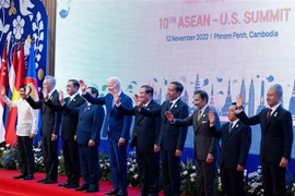 Các nhà lãnh đạo chụp ảnh chung tại Hội nghị Cấp cao Hiệp hội Các quốc gia Đông Nam Á (ASEAN) và Mỹ ở Phnom Penh, Campuchia ngày 12/11/2022. (Ảnh: AFP/TTXVN)