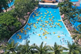 Công viên nước Hồ Tây là điểm thu hút đông khách trong những dịp lễ, ngày nghỉ, đặc biệt vào mùa Hè. (Nguồn: TTXVN phát) 